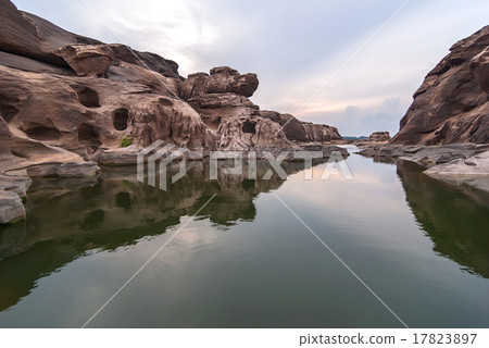 Sam pan bok grand canyon, Ubon Ratchathani, Thailand Sam pan bok grand canyon, Ubon Ratchathani, Thailand 17823897