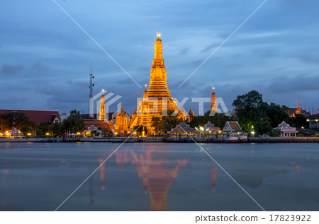 Wat Arun river side with Chao Phraya River in Bangkok at twiligh 17823922