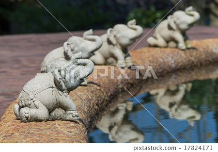Elephant Statue decorate around swimming pool Elephant Statue decorate around swimming pool 17824171
