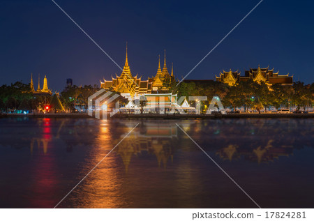 Grand palace river side at twilight time in Bangkok, Thailand 17824281