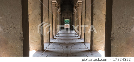 Interior with mural at Angkor Wat,cambodia 17824532