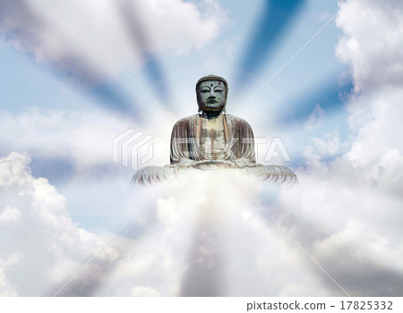 The Big Buddha (Daibutsu) over the cloud and sky with sun ray 17825332