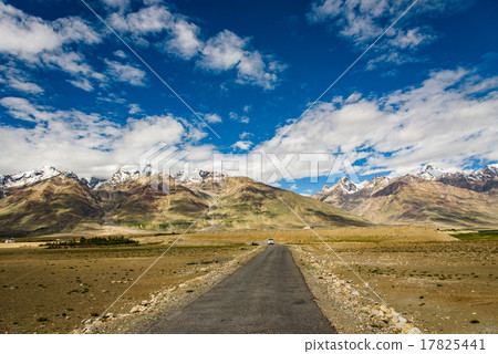 Road on Zanskar Valley around Padum villange 17825441