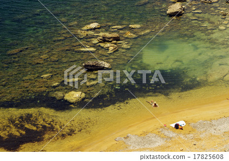 Lady on the beach Lady on the beach 17825608