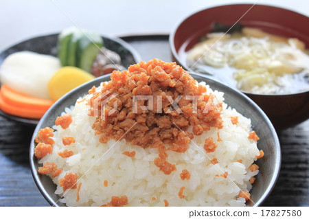 米煮熟的雞肉飯 17827580
