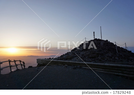 第一次日出 第一次日出 17829248