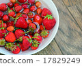Fresh wild strawberries 17829249