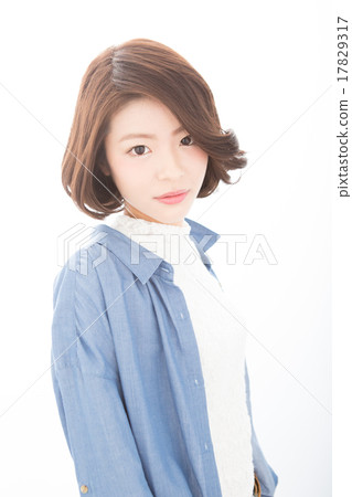 短頭髮的女人 17829317