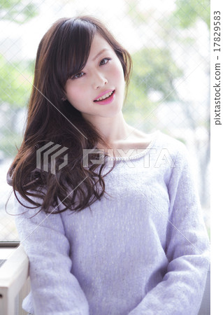 整潔的女士 17829583