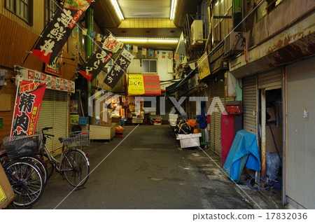 Alleyway alleyway 17832036