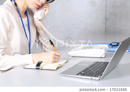 Women who correspond to telephone (office casual) 17832886