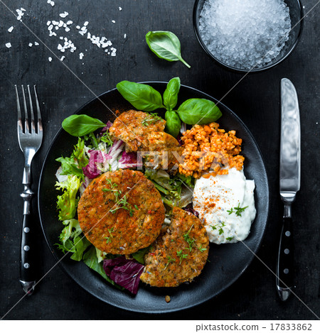 Patties on lettuce with bulgur 17833862