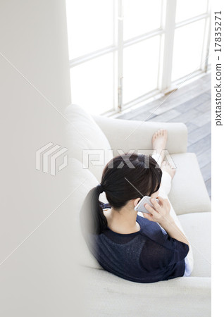 A woman with a smartphone 17835271