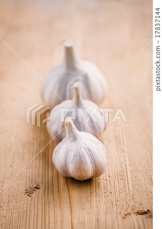 Healthy Organic Garlic Vegetables Whole And Cloves 17837144