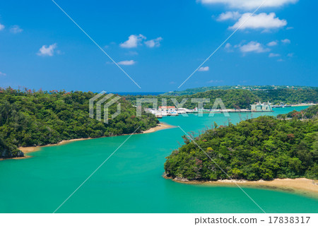 從沖繩縣的Walmi Ohashi橋的看法 17838317