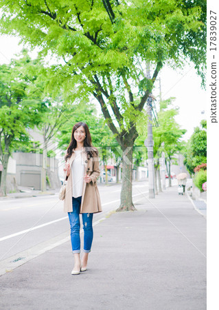 A woman walking in the city 17839027