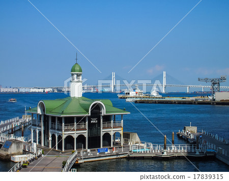 Pakarin pier in Yokohama 17839315