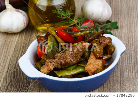 Stir fried pork with vegetables 17842296