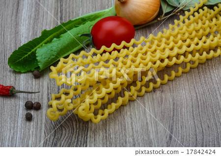 Long raw fusilli Long raw fusilli 17842424