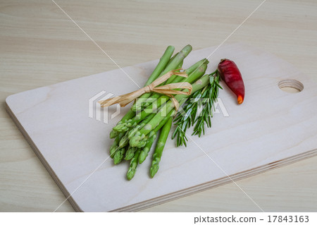 Raw asparagus Raw asparagus 17843163