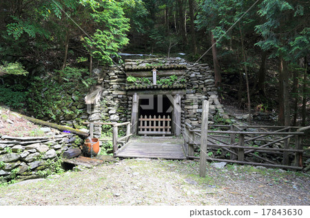 Besshi銅礦主要生產坑的“Buddhite坑” Besshi銅礦主要生產坑的“Buddhite坑” 17843630