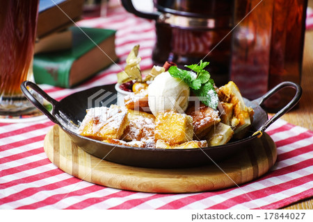 autumn dessert 17844027