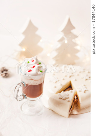 Christmas cake 17844140