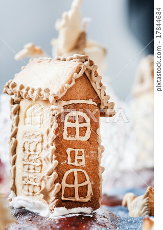 gingerbread house gingerbread house 17844684
