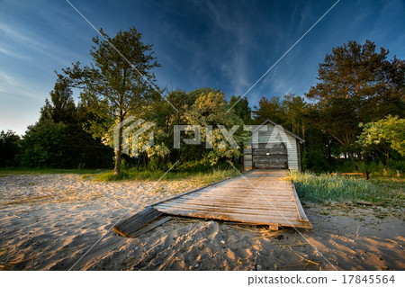 Boat-house 17845564