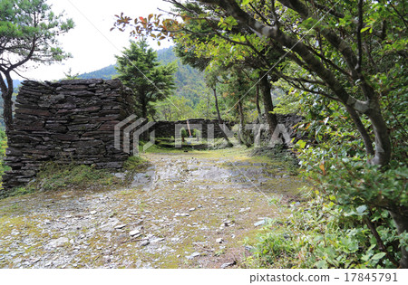 “Ran Tower”補充了Besshi銅礦7年Genroku大火的受害者 “Ran Tower”補充了Besshi銅礦7年Genroku大火的受害者 17845791