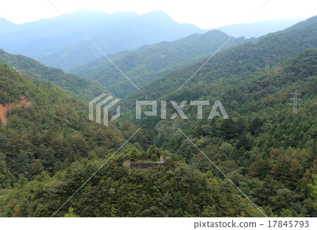 "Ranpa woman" that fosters victims of the big fire of the Genroku seven years of Besshi copper mine and valley muscles of the former mining city seen from the cattle roadway 17845793