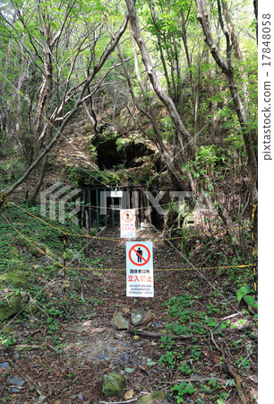 After the exhaust slope along the road a little lowered from the joy pit of Besshi copper mine After the exhaust slope along the road a little lowered from the joy pit of Besshi copper mine 17848058