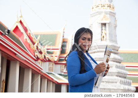 Visitors woman holding a map 17848563