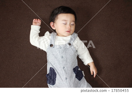 Baby (9 months) 17850455