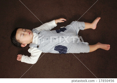 Baby (9 months) 17850456