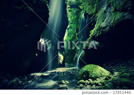 Yufugawa Valley 17851440