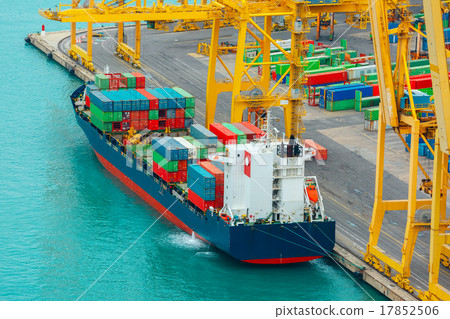 Loading containers on a sea cargo ship, Barcelona 17852506