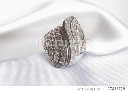 Jewelry, silver or platinum ring Jewelry, silver or platinum ring 17852729