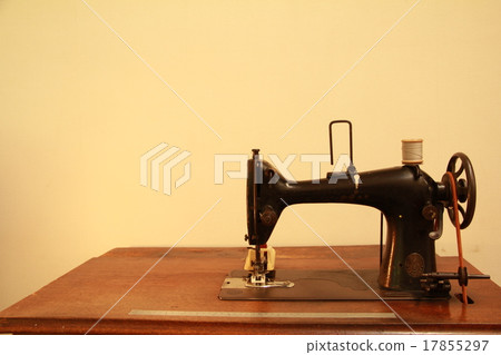 sewing machine 17855297