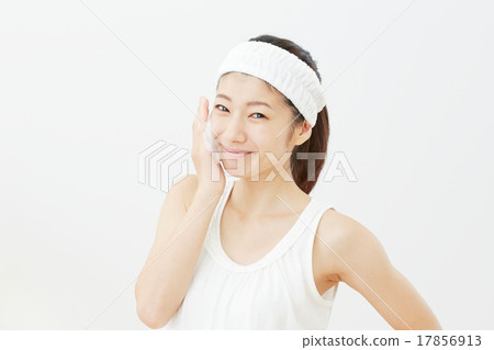 女人洗臉 17856913