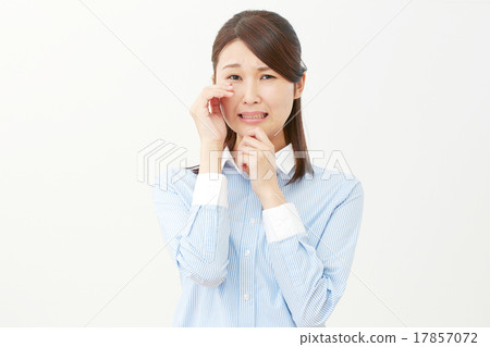 女商人哭 17857072