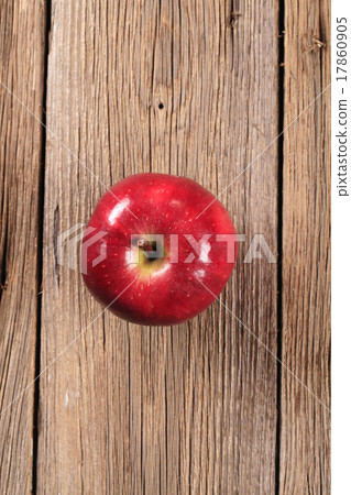 Red apple 17860905