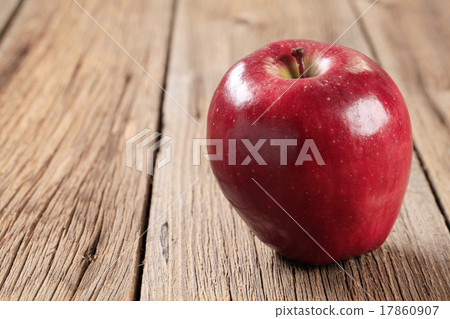 Red apple 17860907
