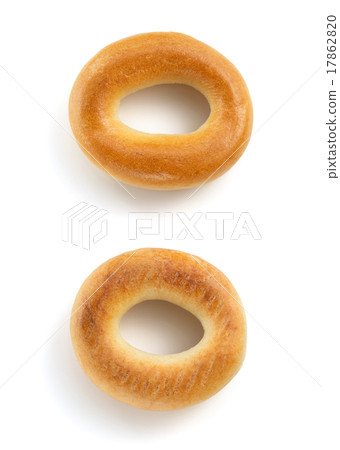 bagel isolated on white bagel isolated on white 17862820