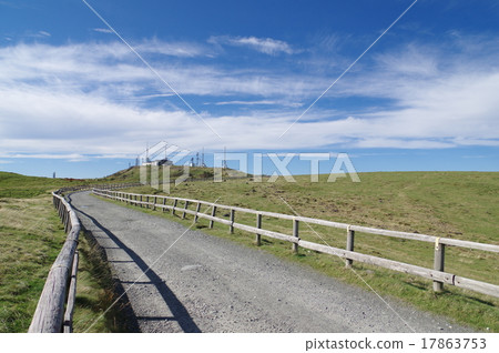 Shinshu's Takahara Mihagahara (Utsukushigara) Yatsugatake Chungmin High Plate National Park Path to Walk through the Plateau 17863753