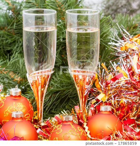 Two glasses with gold Xmas decorations and tree 3 17865859