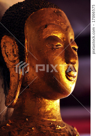 The face of Buddha 17866575