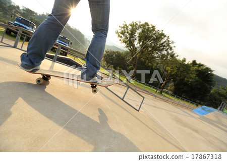 skateboarder legs skateboarding at skatepark ramp skateboarder legs skateboarding at skatepark ramp 17867318