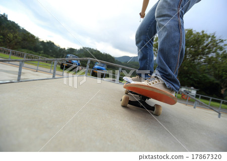 skateboarder legs skateboarding at skatepark ramp skateboarder legs skateboarding at skatepark ramp 17867320