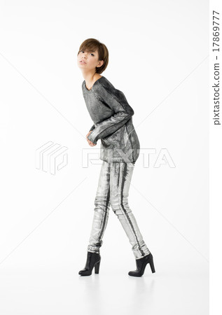 年輕的女士 年輕的女士 17869777